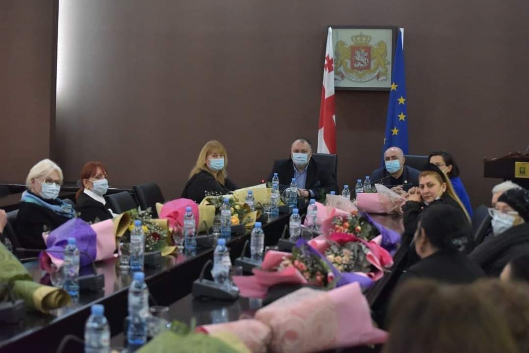 ღირსების ორდენოსან პედაგოგებს 8 მარტი მიულოცეს