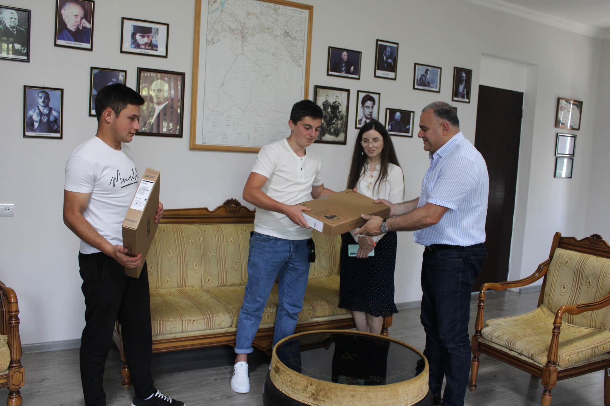 ბაღდათის მერი სოფლების-ზეგანისა და საკრაულას სკოლების კურსდამთავრებულებს შეხვდა