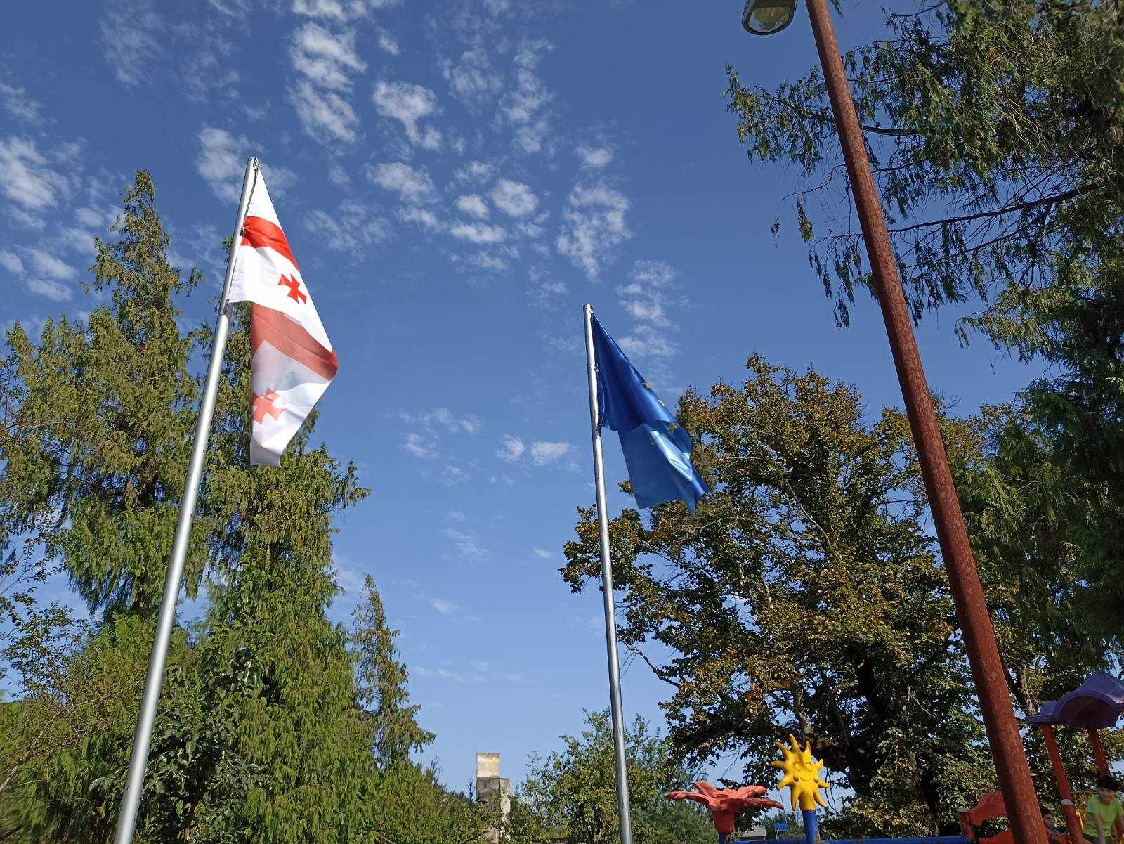 სოფელ უკანეთში საქართველოსა და ევროკავშირის დროშები აღმართეს 