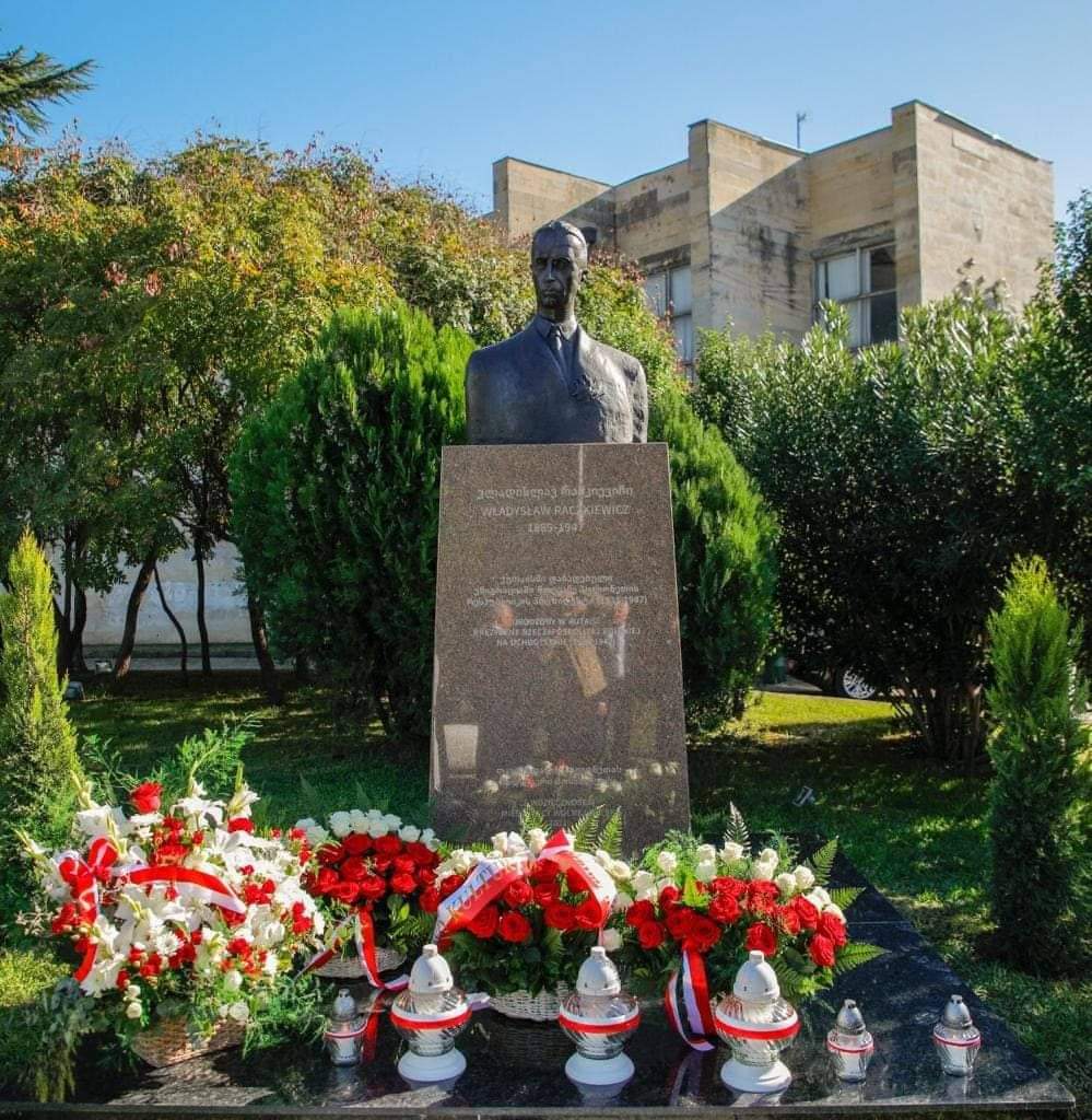 ქუთაისში პოლონეთის პირველი პრეზიდენტის ძეგლი გაიხსნა 