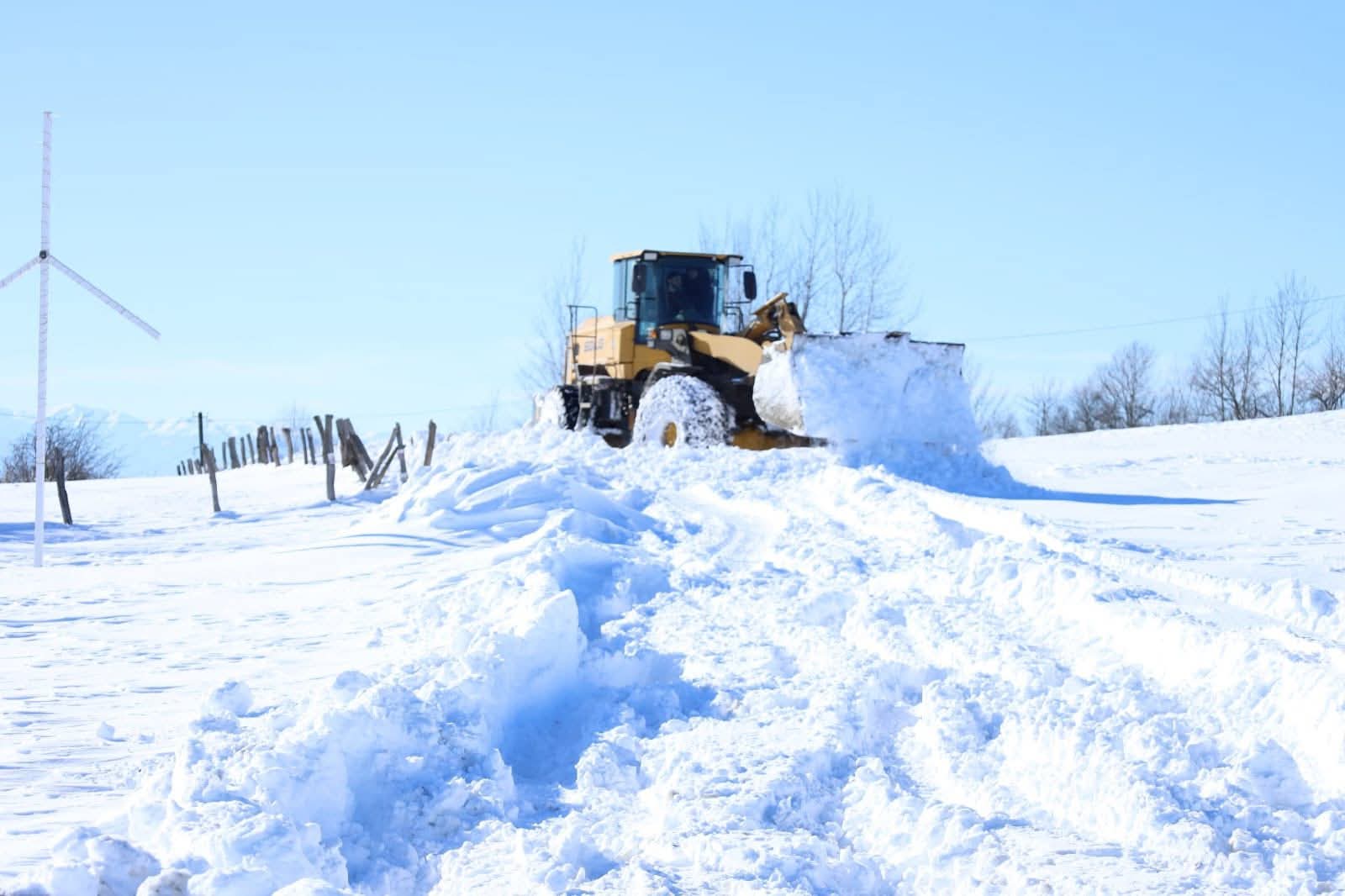 რა ვითარებაა საჩხერესა და ჭიათურაში?-მუნიციპალიტეტებში დიდთოვლობაა