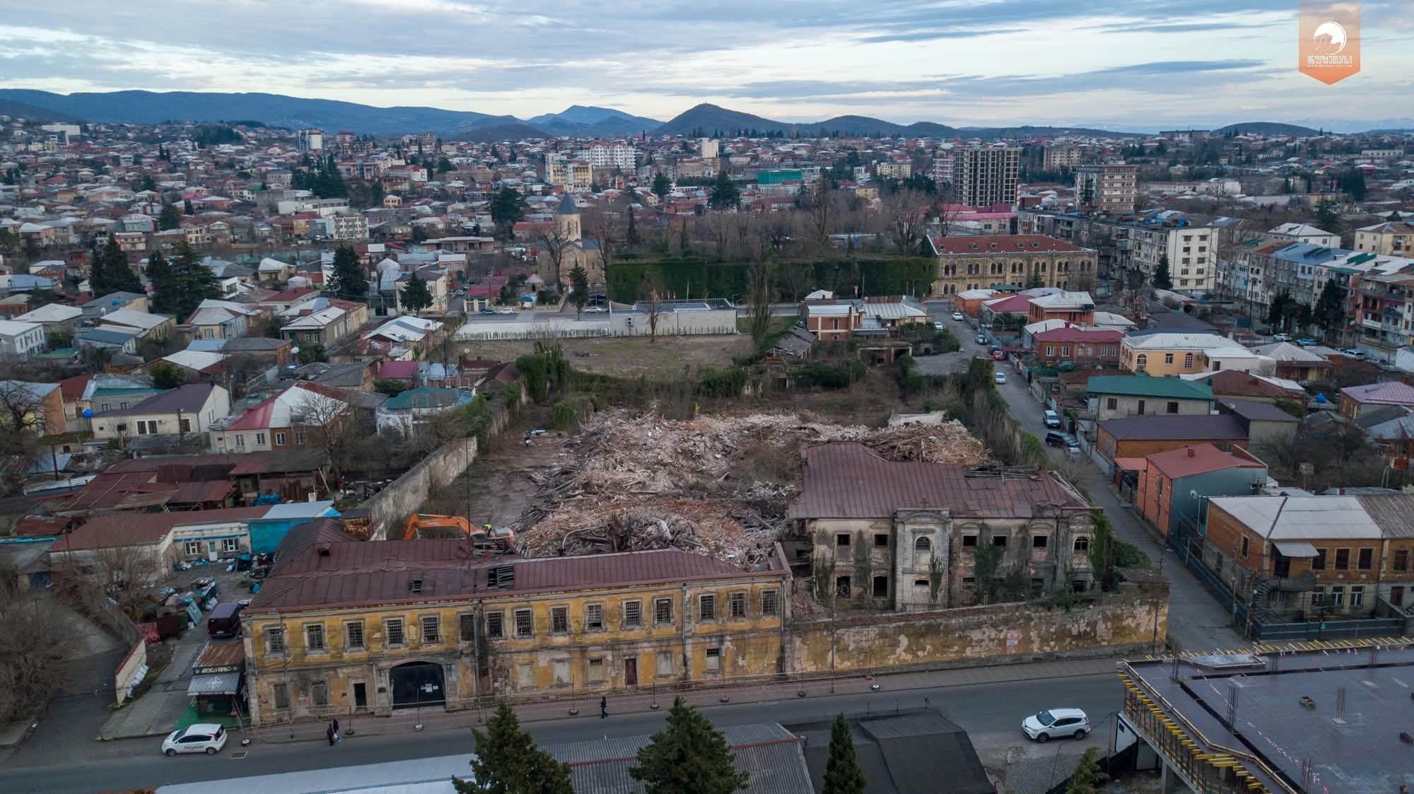 ქუთაისის სამოქალაქო საზოგადოების ნაწილი საგუბერნიო ციხის დანგრევასთან დაკავშირებით განცხადებას ავრცელებს 