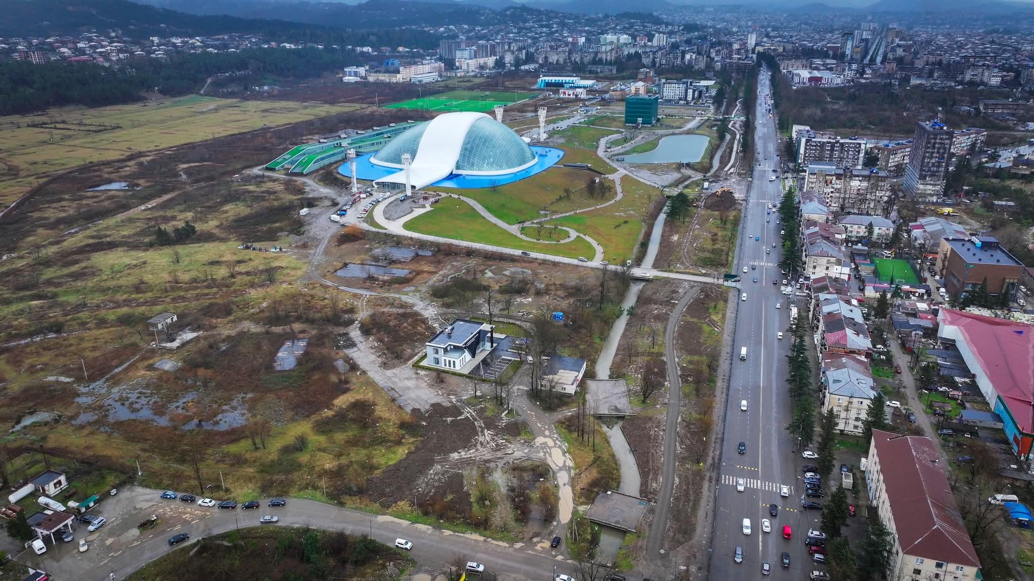 ინფრასრუქტურის მინისტრი პარლამენტის ყოფილი შენობის მიმდებარე ტერიტორიაზე ახალი ბულვარის მოწყობის სამუშაოებს გაეცნო 