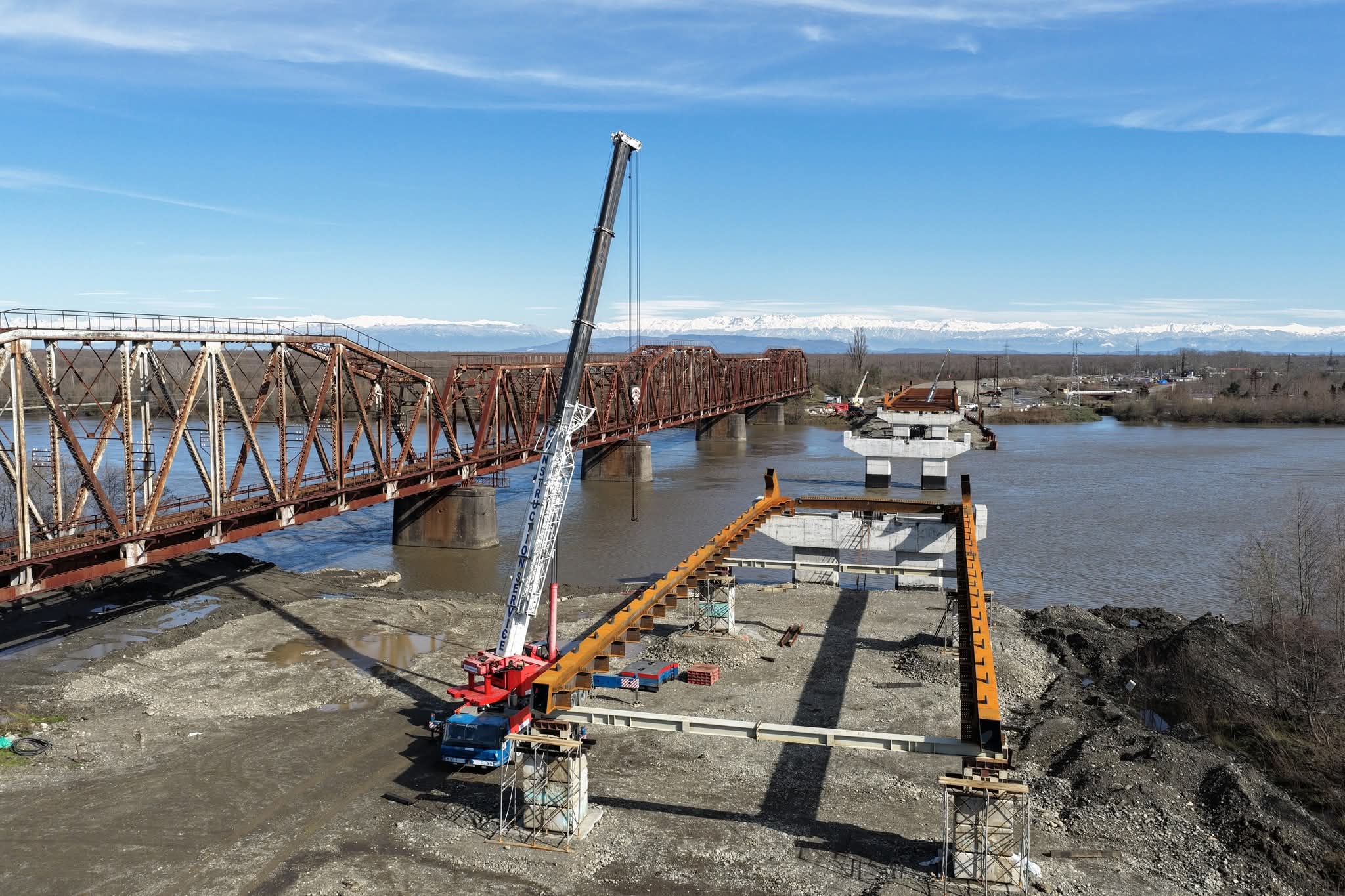 მდინარე რიონზე 436 მეტრი სიგრძის ხიდის მშენებლობა მიმდინარეობს 