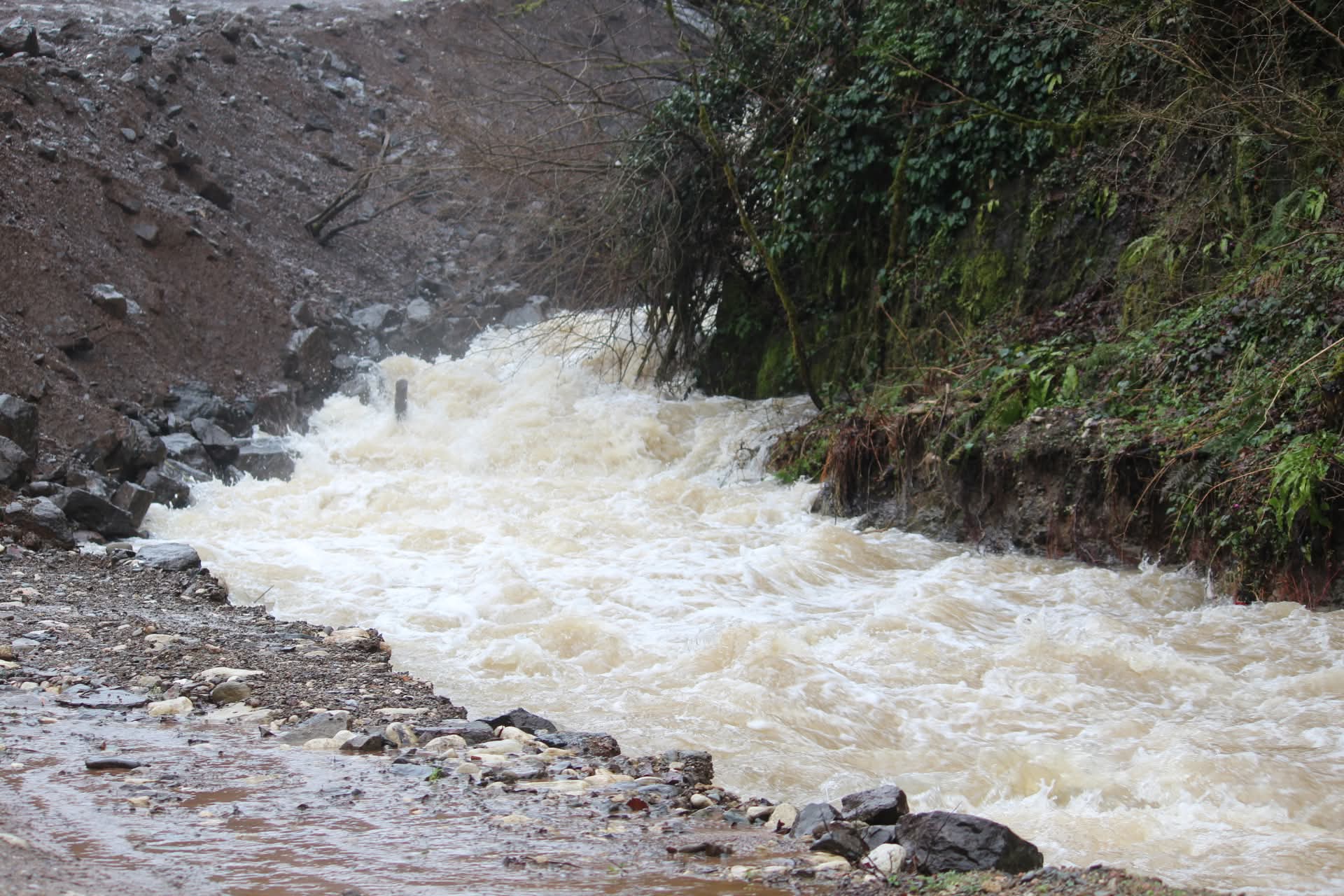ხარაგაულის მუნიციპალიტეტში,მდ. ყარნებაზე წყლის შეგუბების კერა არ წარმოადგენს საფრთხეს-ხარაგაულის მუნიციპალიტეტის მერია