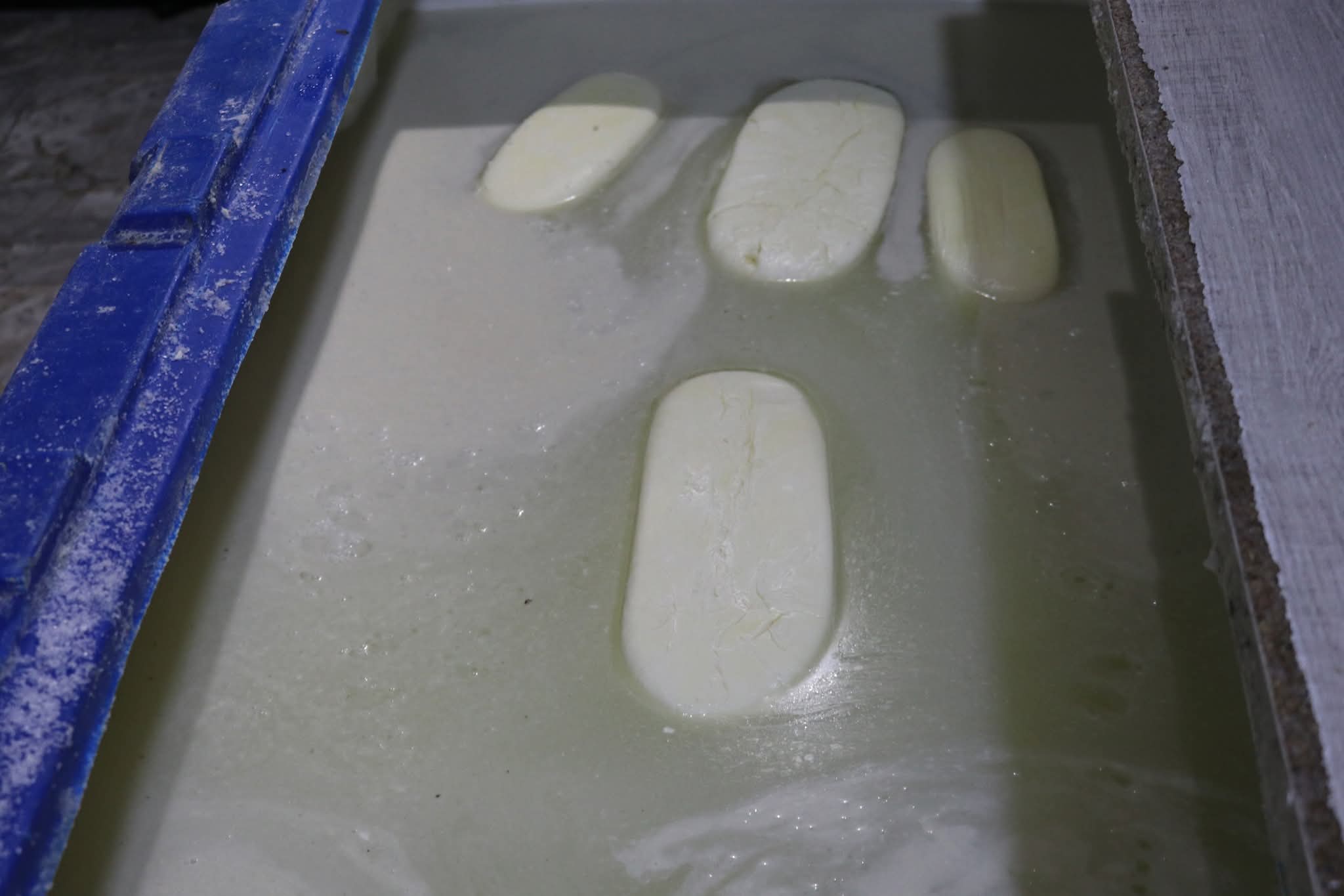 ვანისა და სამტრედიის მუნიციპალიტეტებში ყველის არარეგისტრირებული საწარმოები გამოავლინეს 