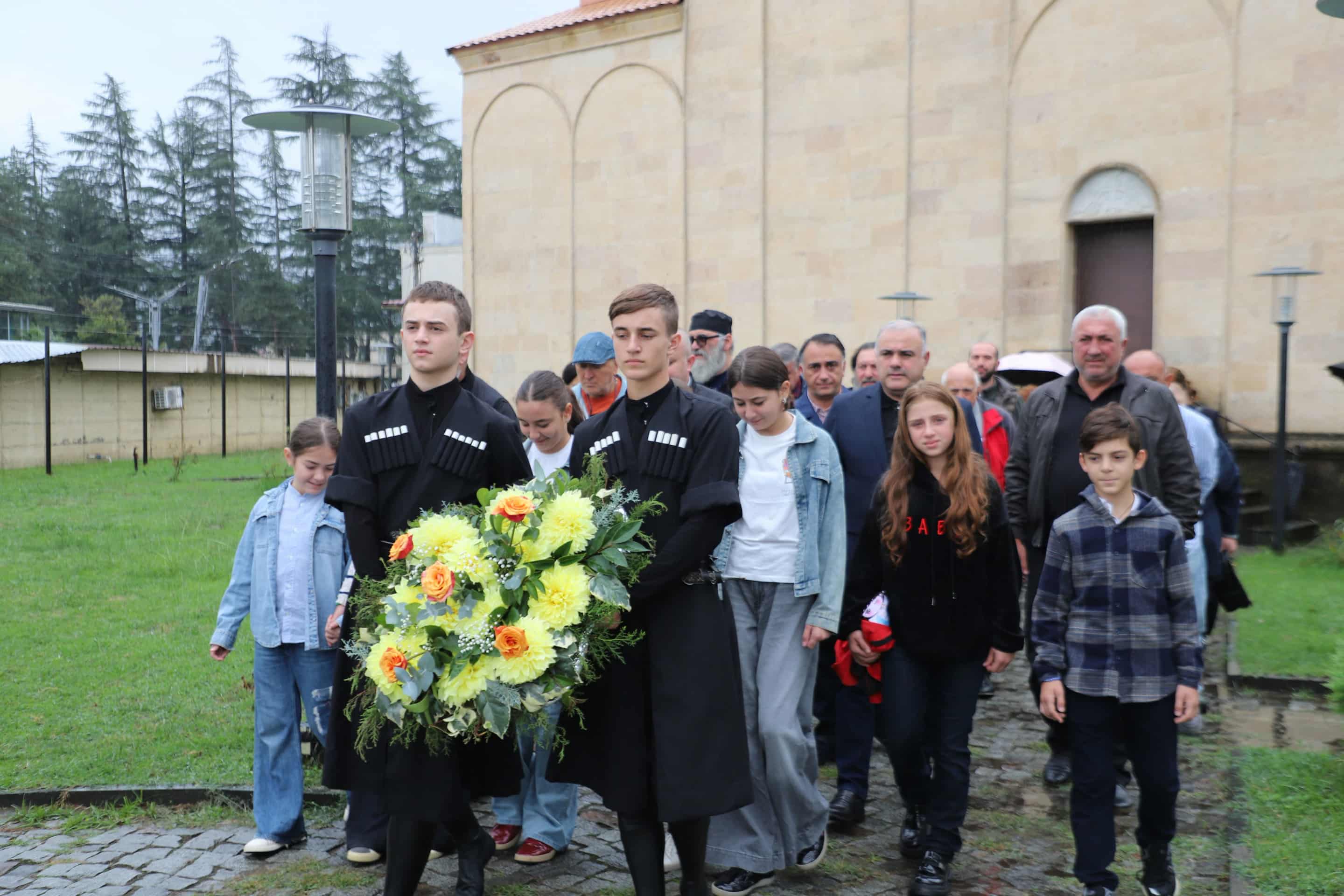 ბაღდათში აფხაზეთის ომში დაღუპულებს პატივი მიაგეს 