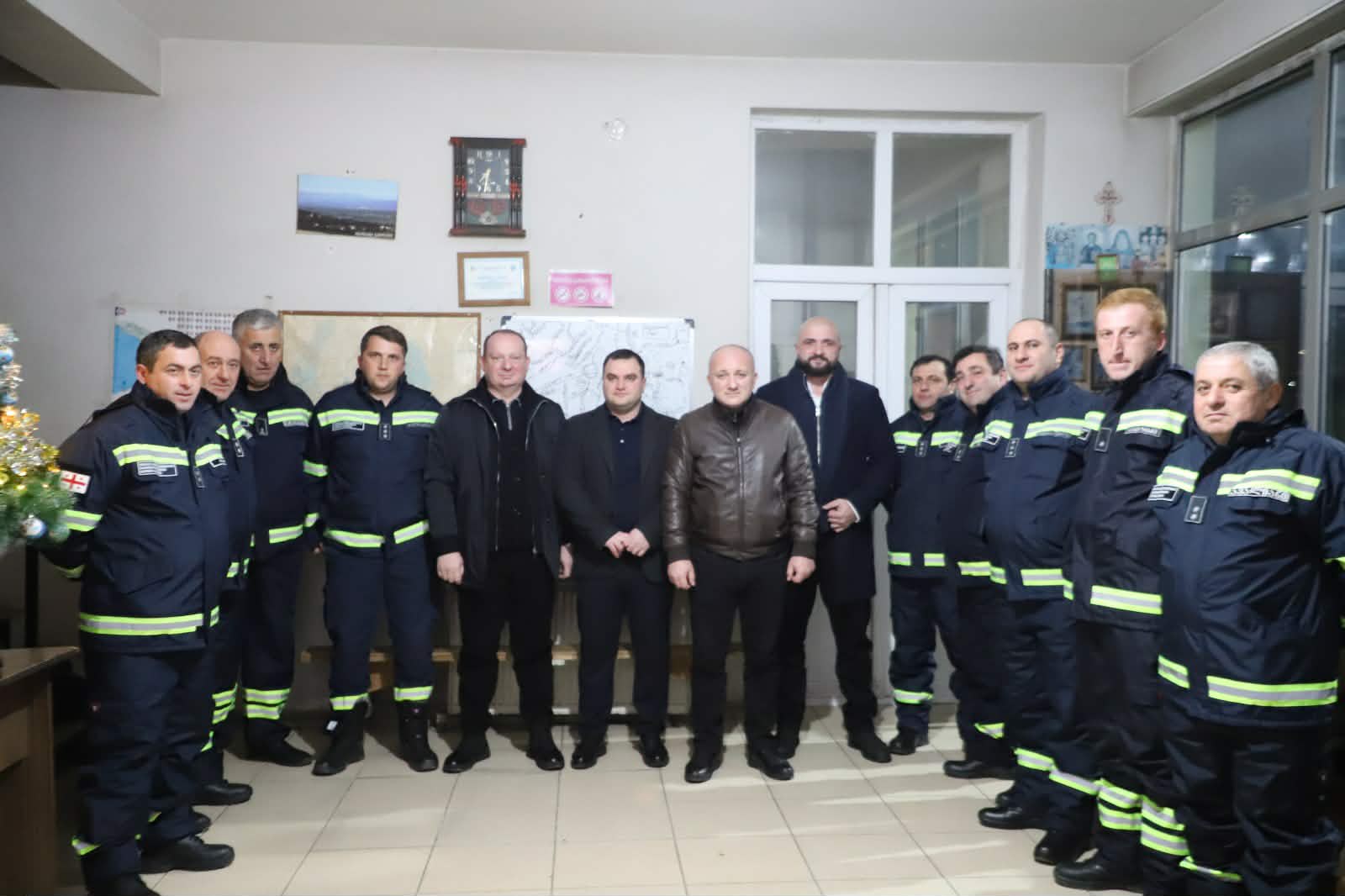 ბაღდათის მუნიციპალიტეტის მერმა საგანგებო რეჟიმში მომუშავე სამსახურებს შობა-ახალი წელი მიულოცა