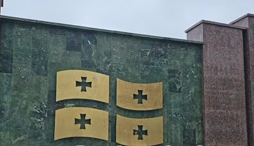 2008 წლის აგვისტოს ომის მემორიალზე გაკეთებული წარწერა მოხსნილია