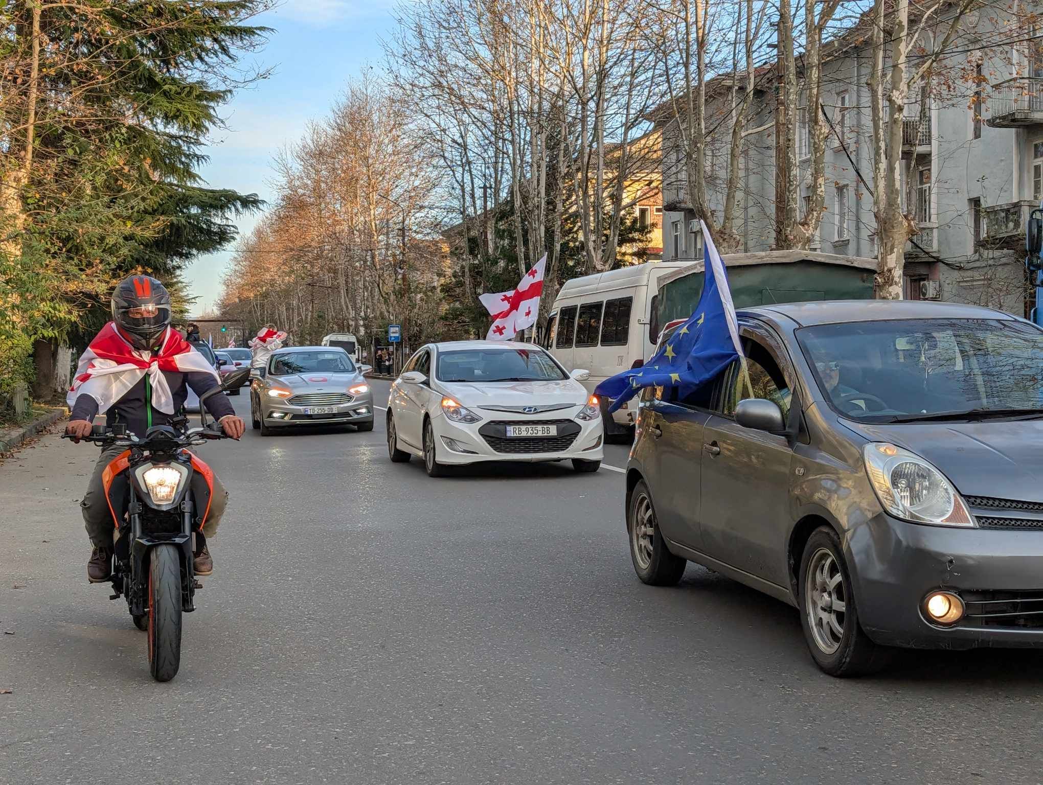 ქუთაისში საპროტესტო ავტო-მსვლელობა-საქართველოსთვის მიმდინარეობს 