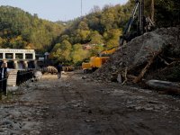 მწვანე ყვავილას ქუჩაზე რკინაბეტონის კედლის მოწყობა დაიწყო