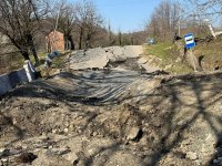 სოფელ კურსებში,დამეწყრილ ტერიტორიაზე, გეოლოგები ამ დრომდე მუშაობენ 