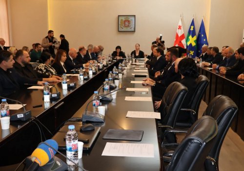 ქუთაისის მერვე მოწვევის საკრებულოს პირველ სხდომას ოპოზიციის 2 წარმომადგენელი არ დაესწრო